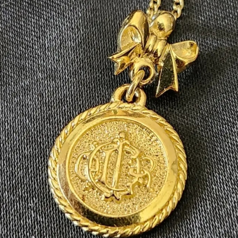 Dior Necklace Very Good Condition Gold, Gold plated/ Gorgeous 😍/ GERMANY